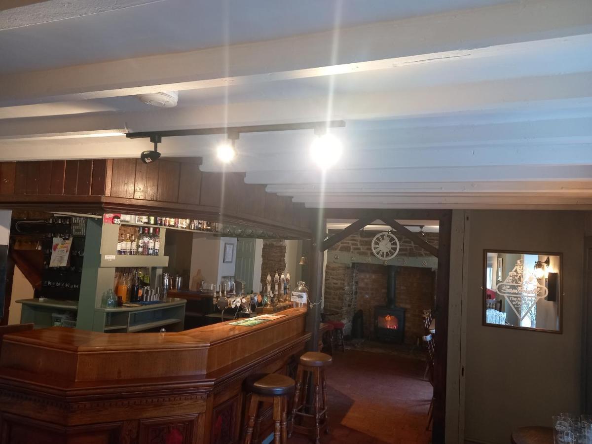 The Crown Inn Wentnor 外观 照片