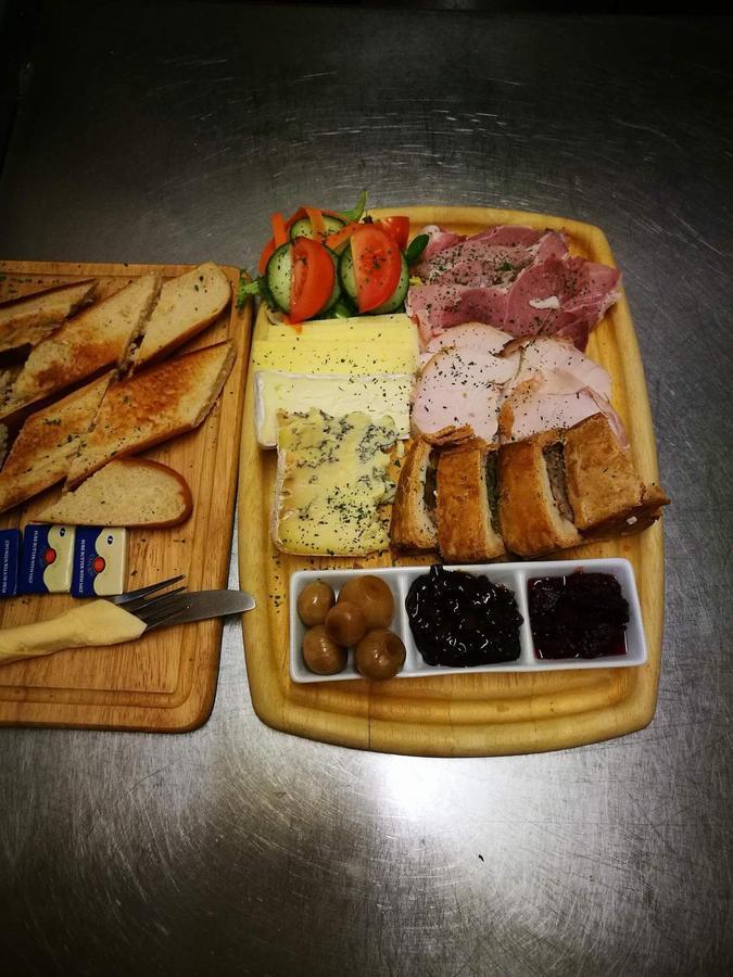 The Crown Inn Wentnor 外观 照片
